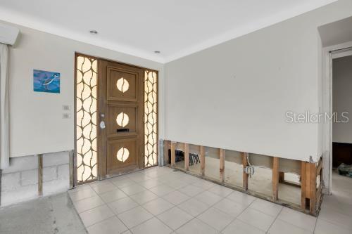 Spacious foyer offering a wonderful opportunity to create a welcoming & impressive entryway.