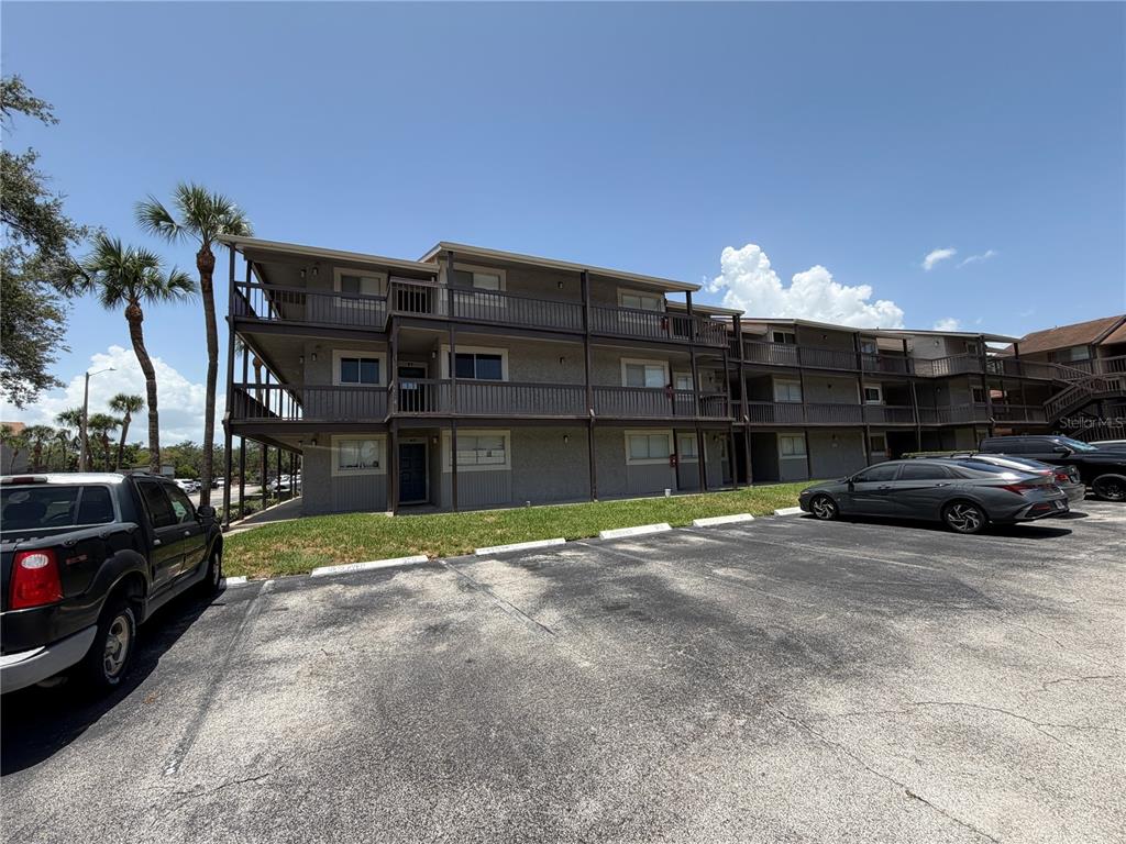 Property for sale at 6308 NEWTOWN CIRCLE UNIT 8B1, TAMPA, FL, 33615
