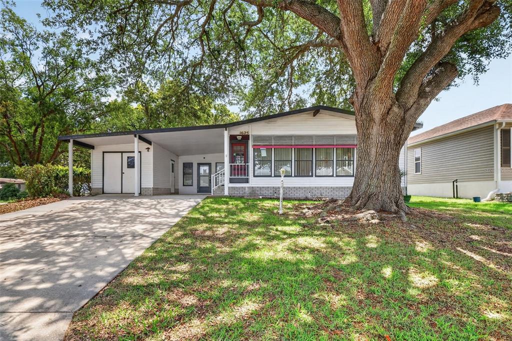 Property for sale at 1625 HILTON HEAD BOULEVARD, LADY LAKE, FL, 32159