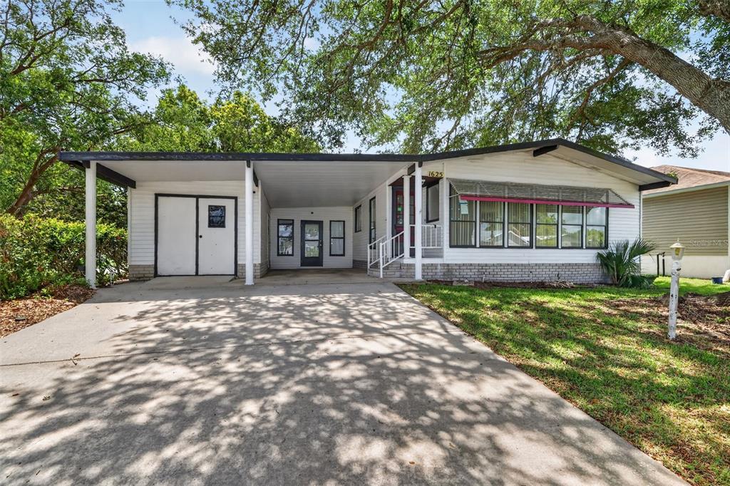 Property for sale at 1625 HILTON HEAD BOULEVARD, LADY LAKE, FL, 32159