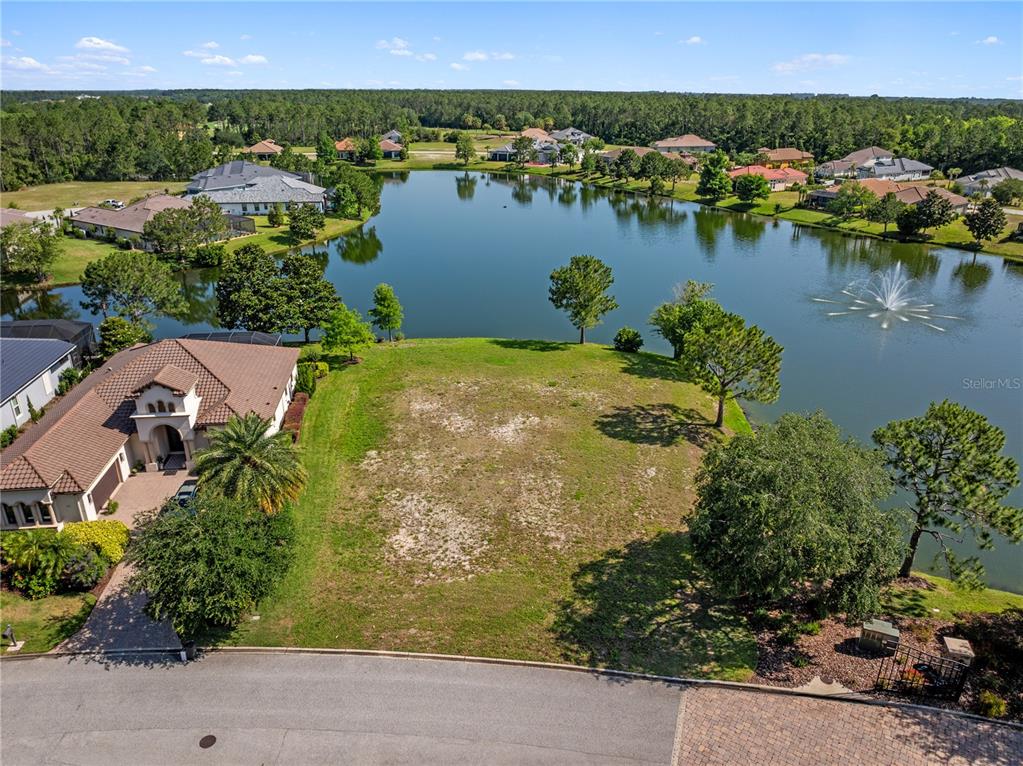 Very Private w/Lake & Fountain Views