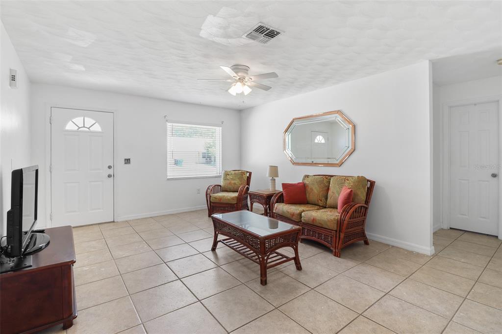 Living room, furnished