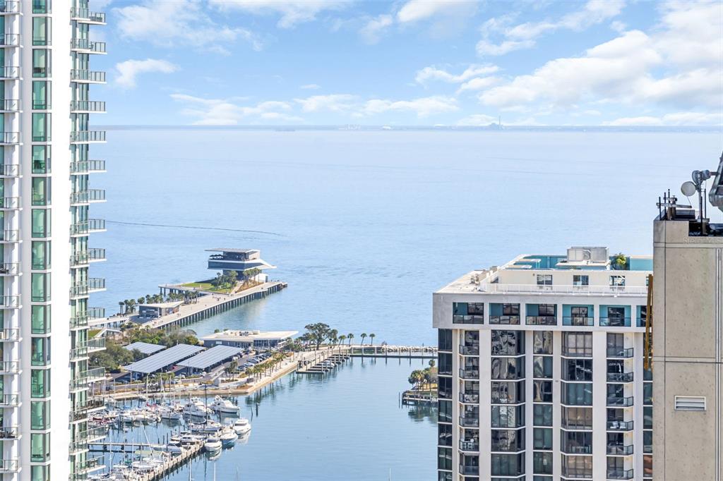 Sweeping Views of Downtown and the Bay