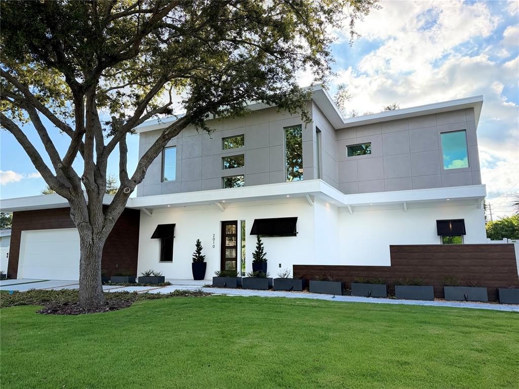 Property for sale at 2010 HYDE PARK CIRCLE, SARASOTA, FL, 34239