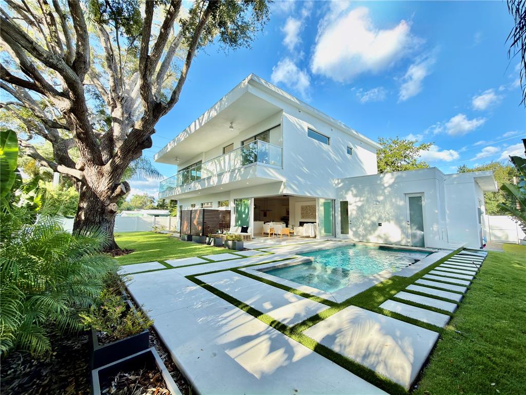 Property for sale at 2010 HYDE PARK CIRCLE, SARASOTA, FL, 34239