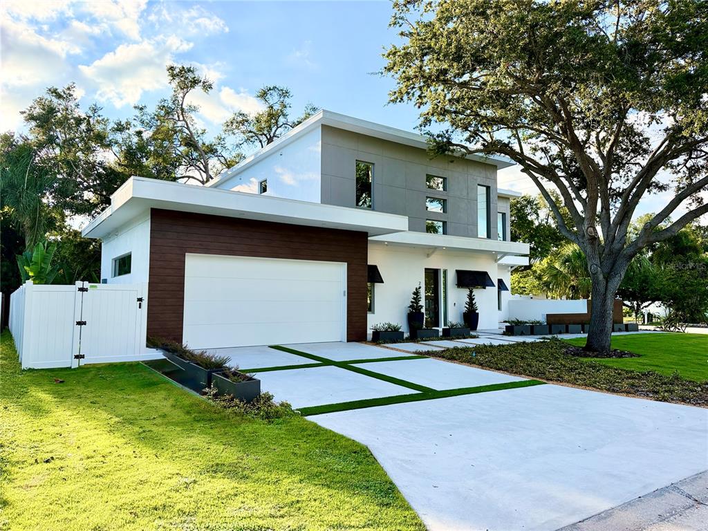 Property for sale at 2010 HYDE PARK CIRCLE, SARASOTA, FL, 34239