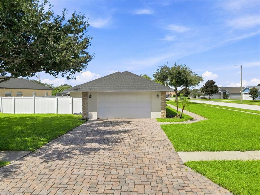 Property for sale at 304 BENTLEY OAKS BOULEVARD, AUBURNDALE, FL, 33823