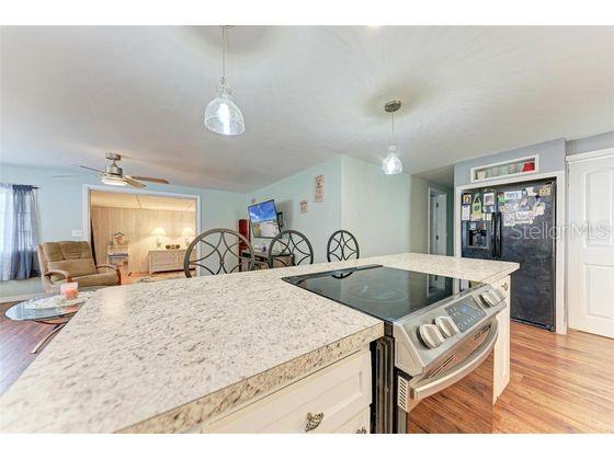 Property for sale at 921 FAITH CIRCLE E UNIT 40, BRADENTON, FL, 34212
