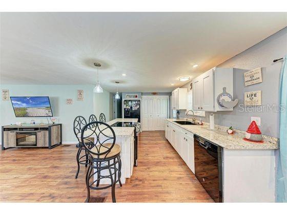 Property for sale at 921 FAITH CIRCLE E UNIT 40, BRADENTON, FL, 34212