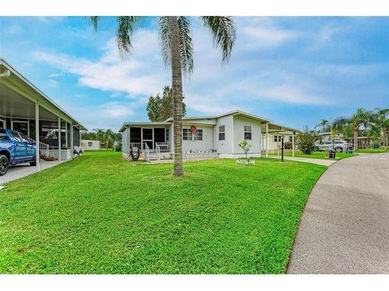 Property for sale at 921 FAITH CIRCLE E UNIT 40, BRADENTON, FL, 34212