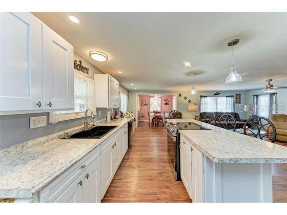 Property for sale at 921 FAITH CIRCLE E UNIT 40, BRADENTON, FL, 34212