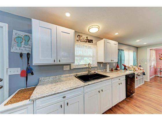 Property for sale at 921 FAITH CIRCLE E UNIT 40, BRADENTON, FL, 34212