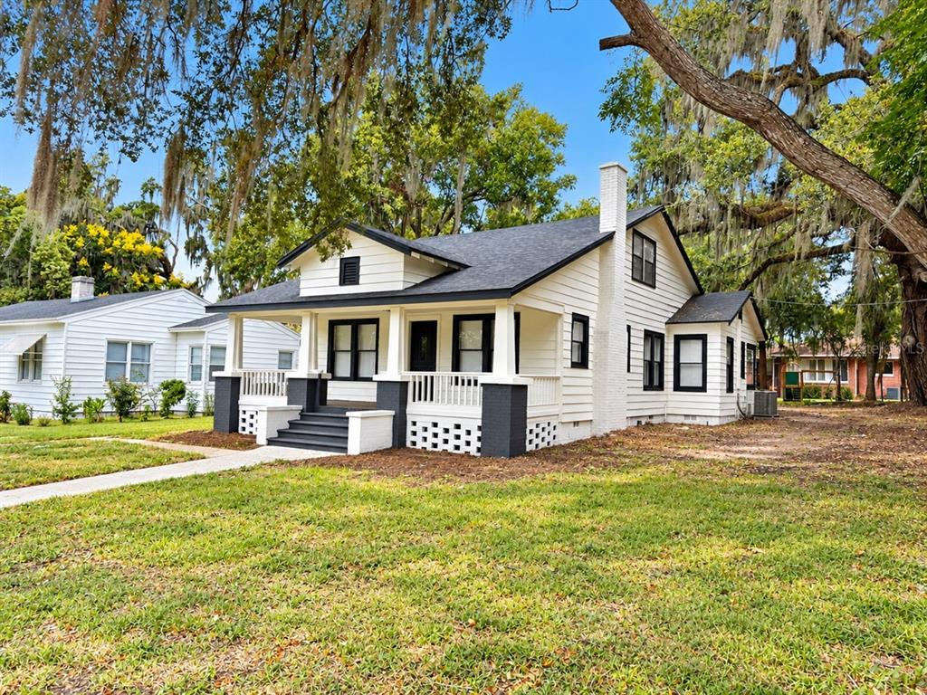 Property for sale at 1212 OSCEOLA AVENUE, LEESBURG, FL, 34748