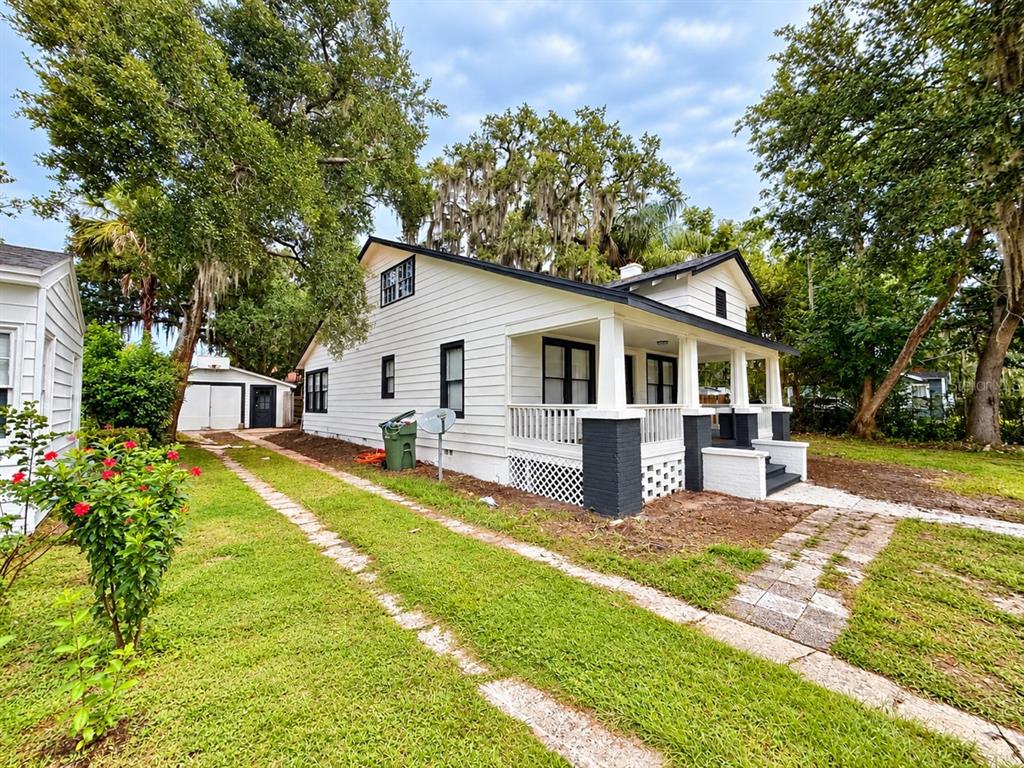 Property for sale at 1212 OSCEOLA AVENUE, LEESBURG, FL, 34748