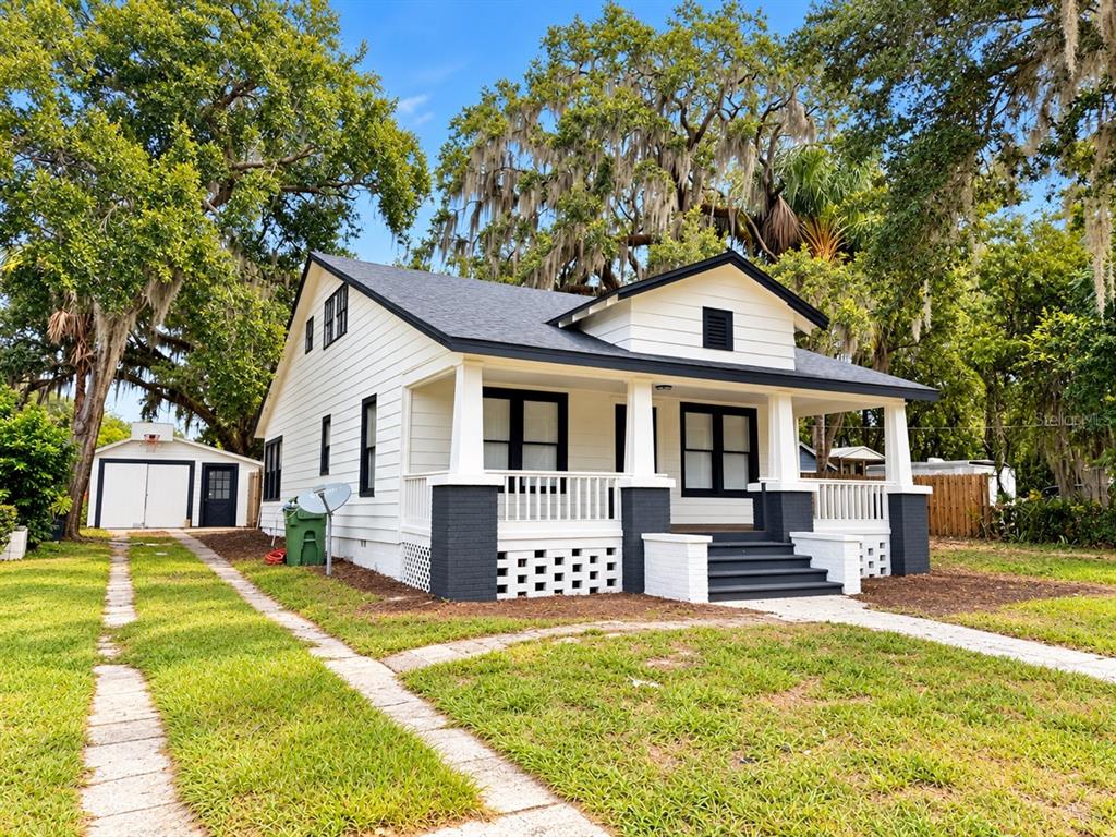 Property for sale at 1212 OSCEOLA AVENUE, LEESBURG, FL, 34748