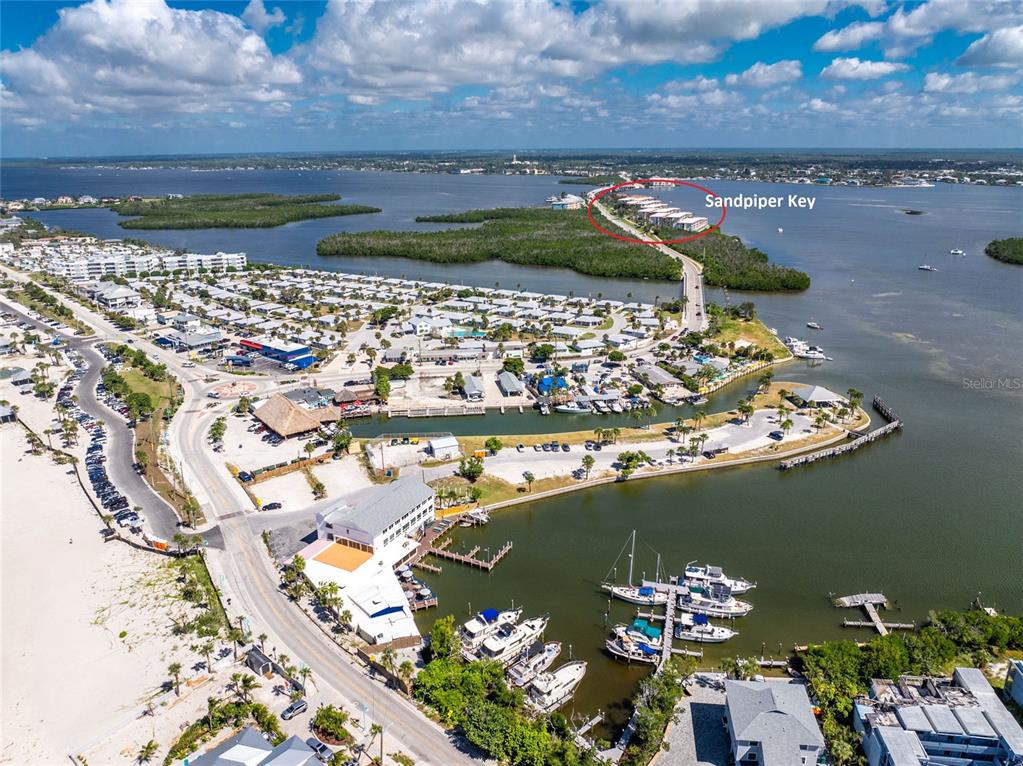 Proximity to Englewood beach and restaurants