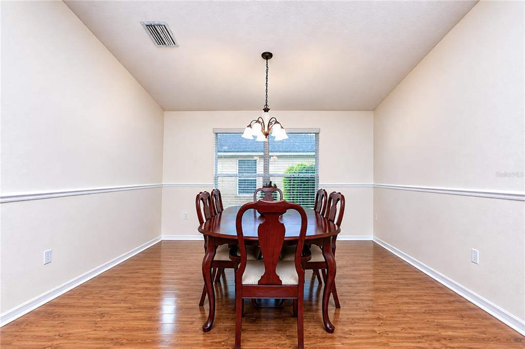 Comfortable space for everyday meals and entertaining.