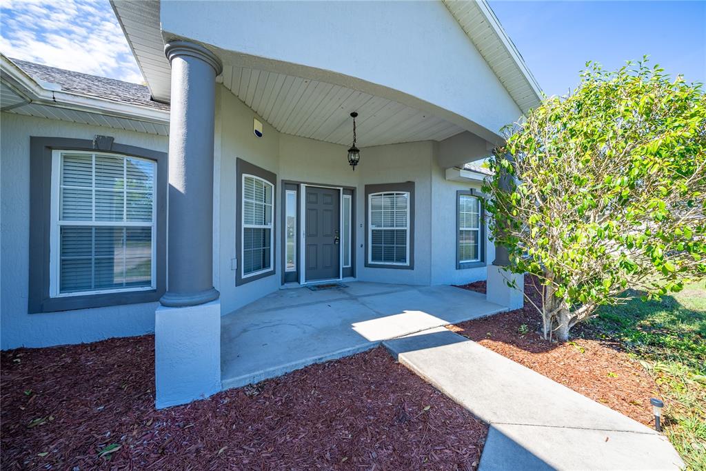 Covered front Porch