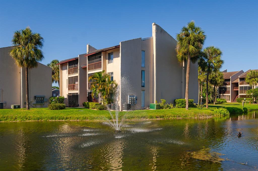 Property for sale at 8602 CHAMPLAIN COURT UNIT 93, TAMPA, FL, 33614