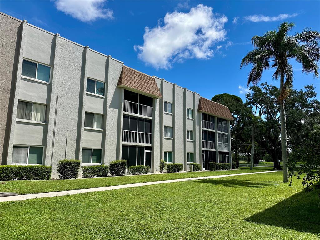 Property for sale at 1330 GLEN OAKS DRIVE E UNIT 370D, SARASOTA, FL, 34232