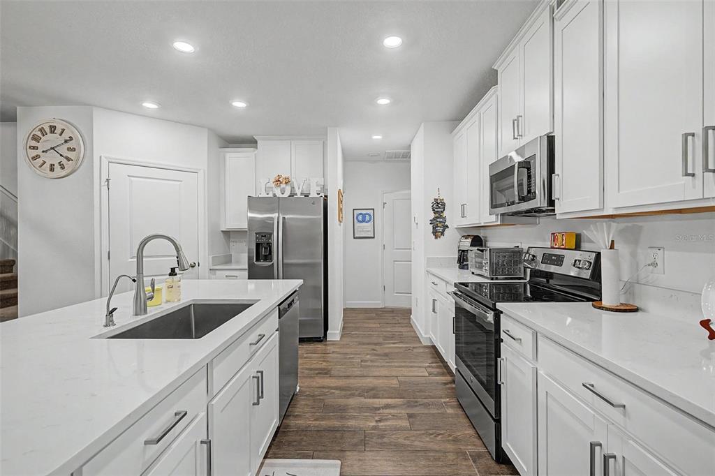 Quartz countertops with Stainless Steel Appliances