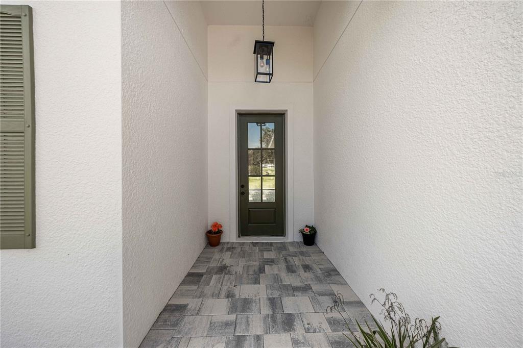 COVERED FRONT PORCH