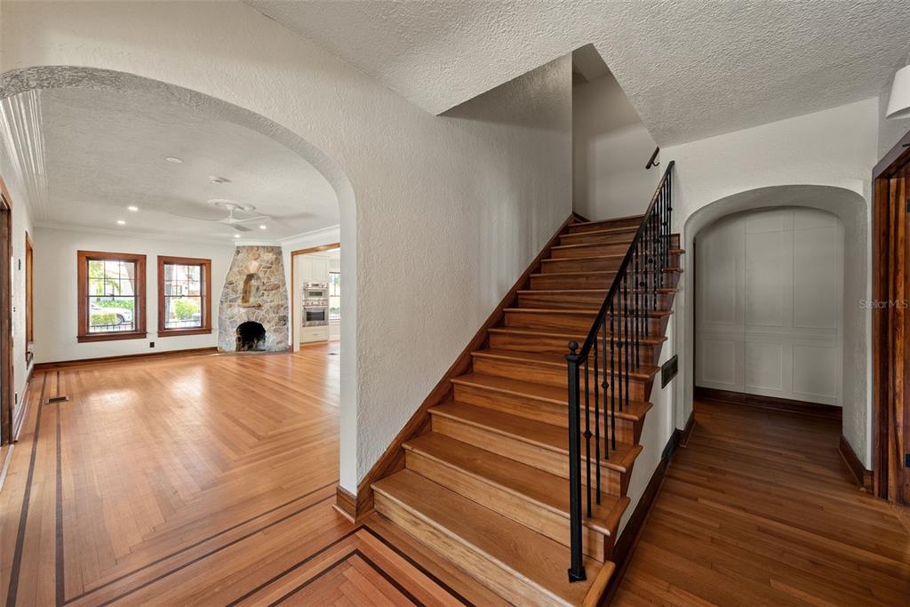 Property for sale at 250 MIRROR LAKE DRIVE N, ST PETERSBURG, FL, 33701