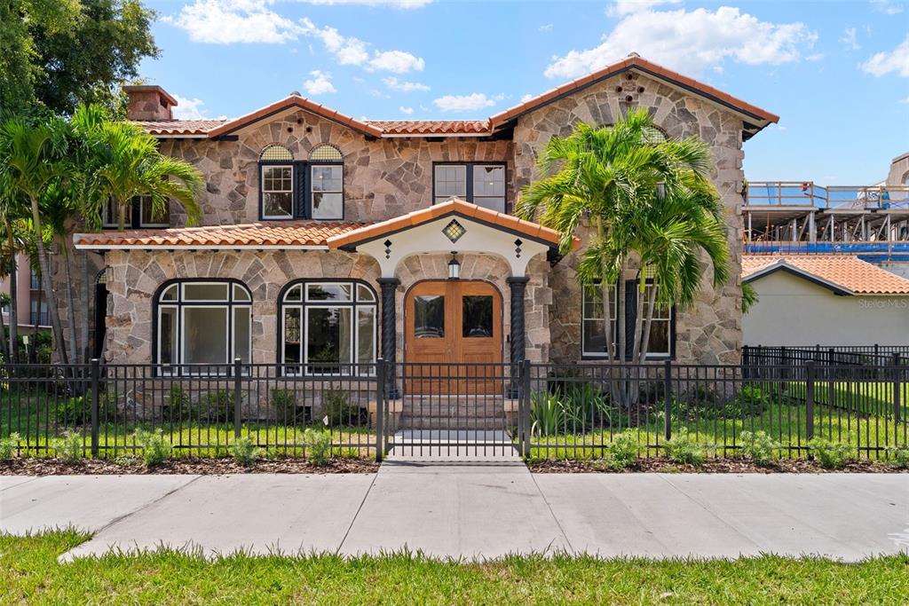 Property for sale at 250 MIRROR LAKE DRIVE N, ST PETERSBURG, FL, 33701