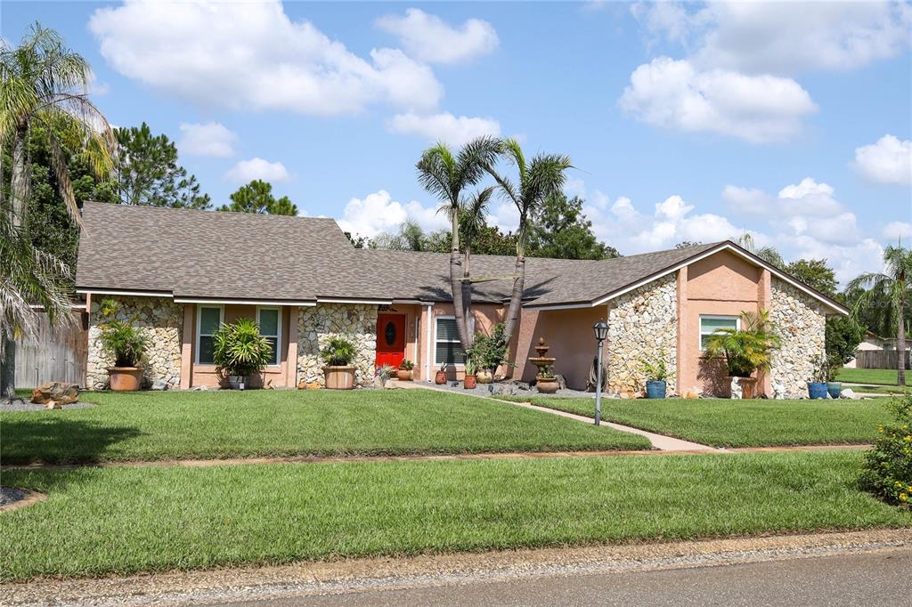 Georgeous meticulous & lush Yard!!