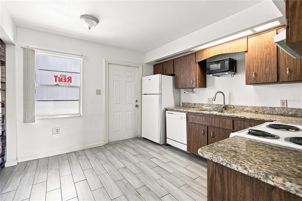 Property for sale at 101 LAKE HUNTER DRIVE UNIT 11, LAKELAND, FL, 33803
