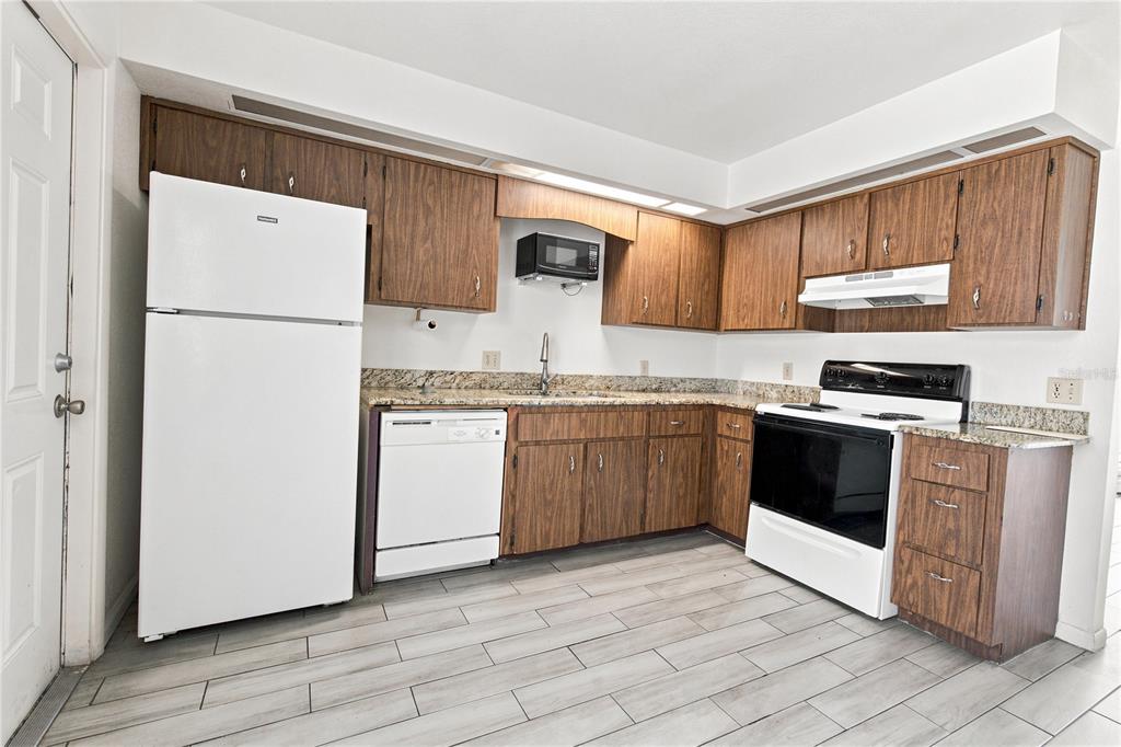 Property for sale at 101 LAKE HUNTER DRIVE UNIT 11, LAKELAND, FL, 33803