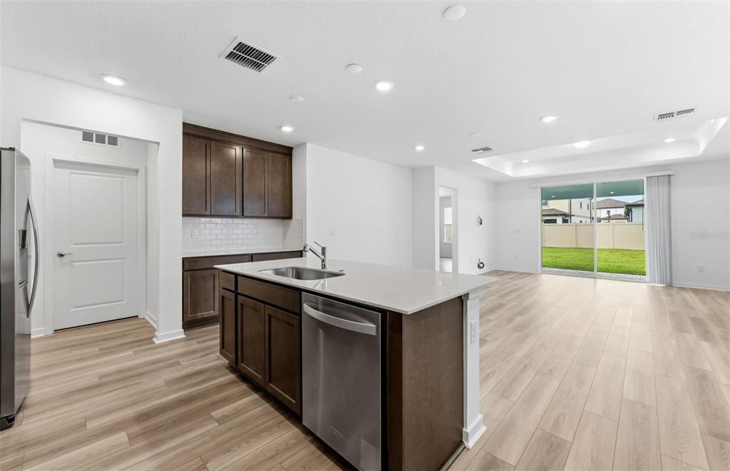Center Island w/Storage