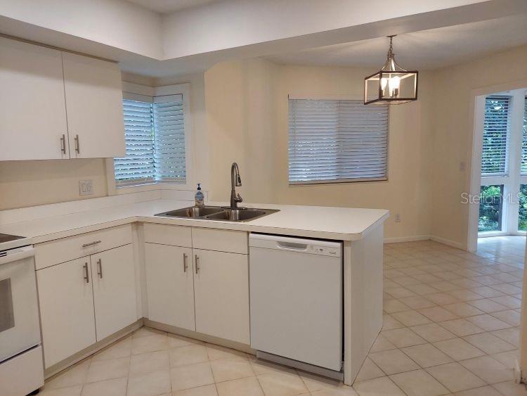 Kitchen & Dining Area