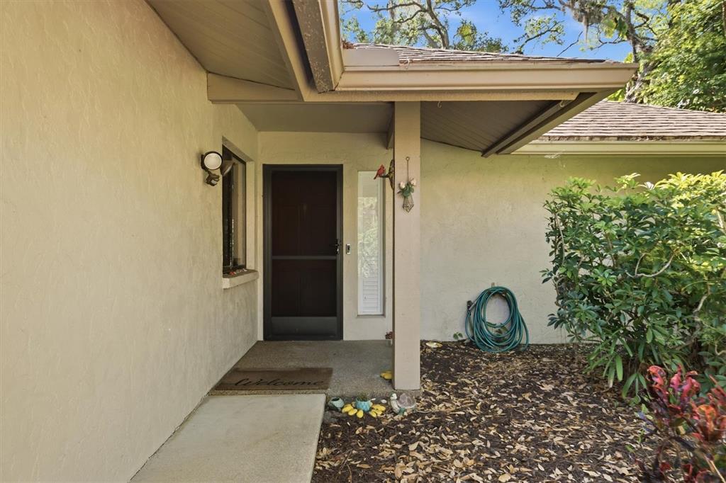 Covered front entrance, end unit villa