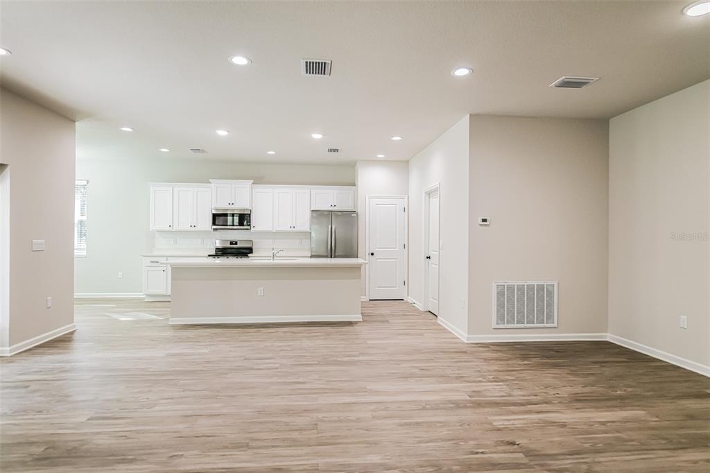 Family to Kitchen