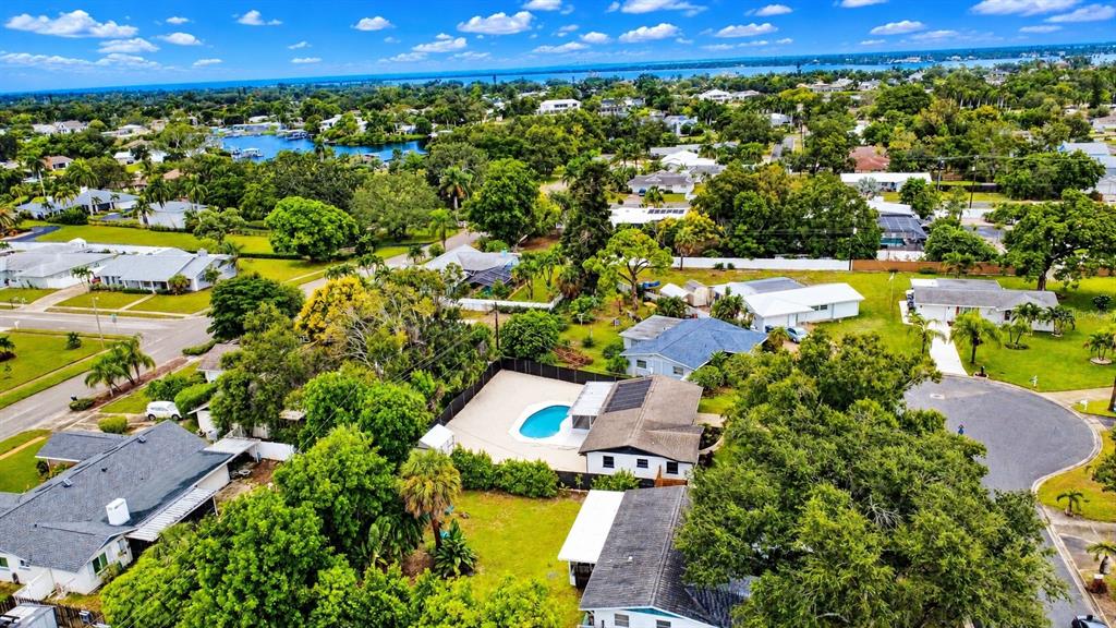 Close to Manatee River!
