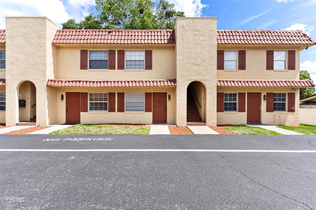 Property for sale at 1112 W MAIN STREET UNIT C4, LEESBURG, FL, 34748