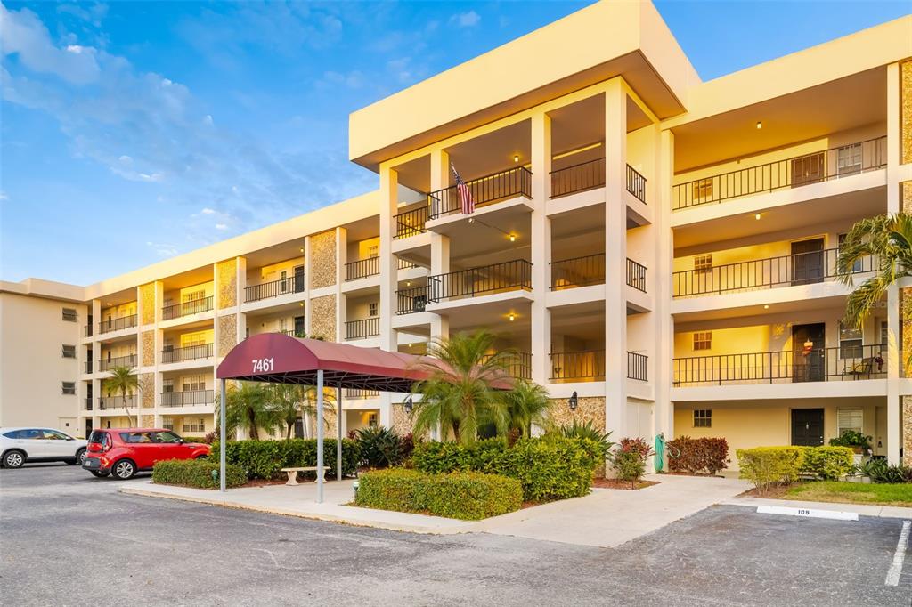 Property for sale at 7461 W COUNTRY CLUB DRIVE UNIT 404, SARASOTA, FL, 34243