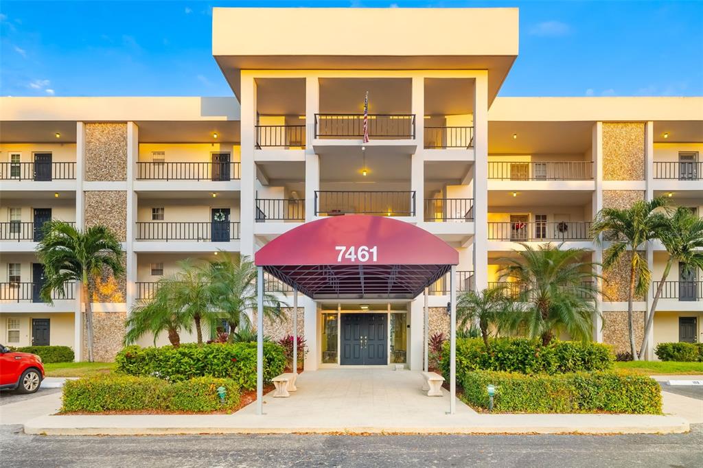 Property for sale at 7461 W COUNTRY CLUB DRIVE UNIT 404, SARASOTA, FL, 34243