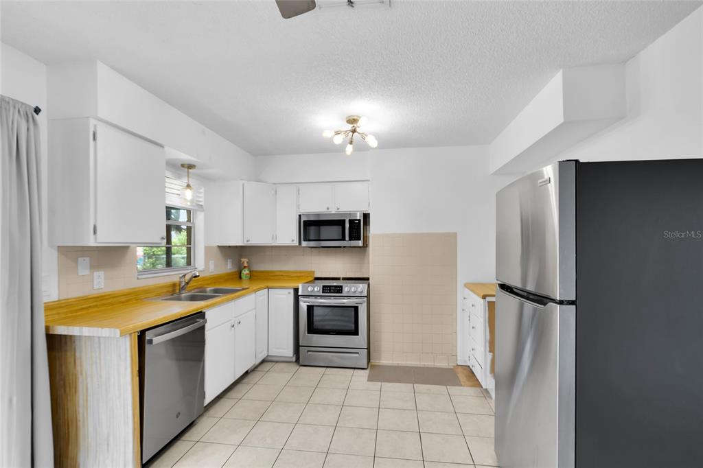 Property for sale at 207 ELAINE DRIVE, AUBURNDALE, FL, 33823