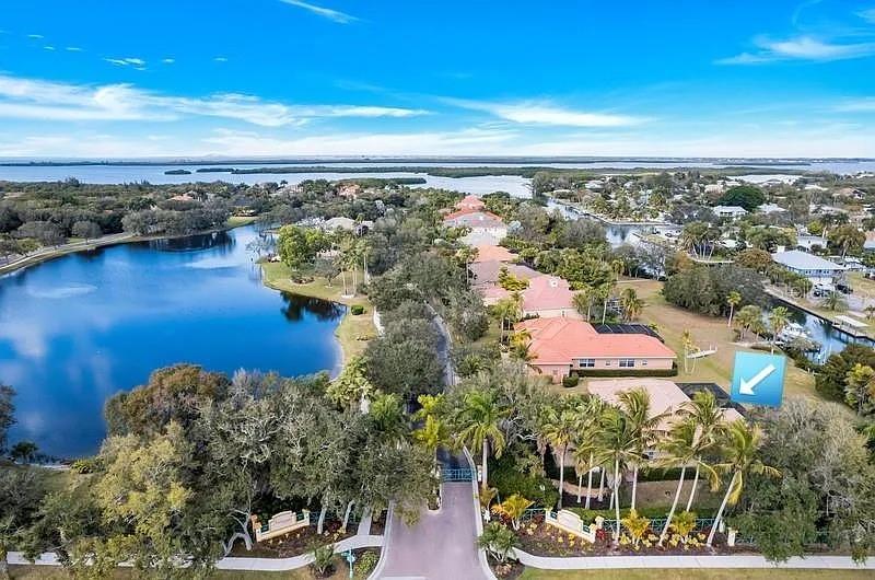 Property for sale at 1704 AMBERWYND CIRCLE W, PALMETTO, FL, 34221