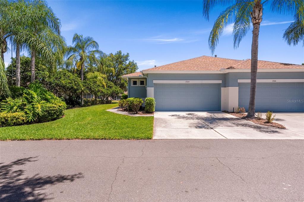Property for sale at 1204 HUNTINGTON GREENS DRIVE UNIT 1204, SUN CITY CENTER, FL, 33573