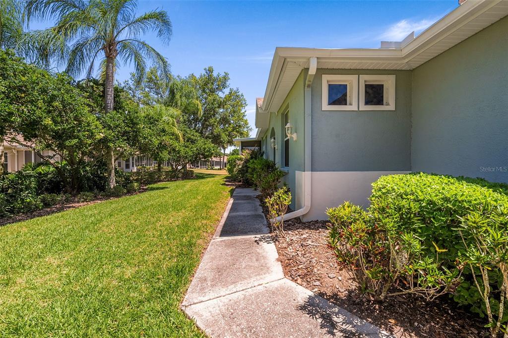 Property for sale at 1204 HUNTINGTON GREENS DRIVE UNIT 1204, SUN CITY CENTER, FL, 33573