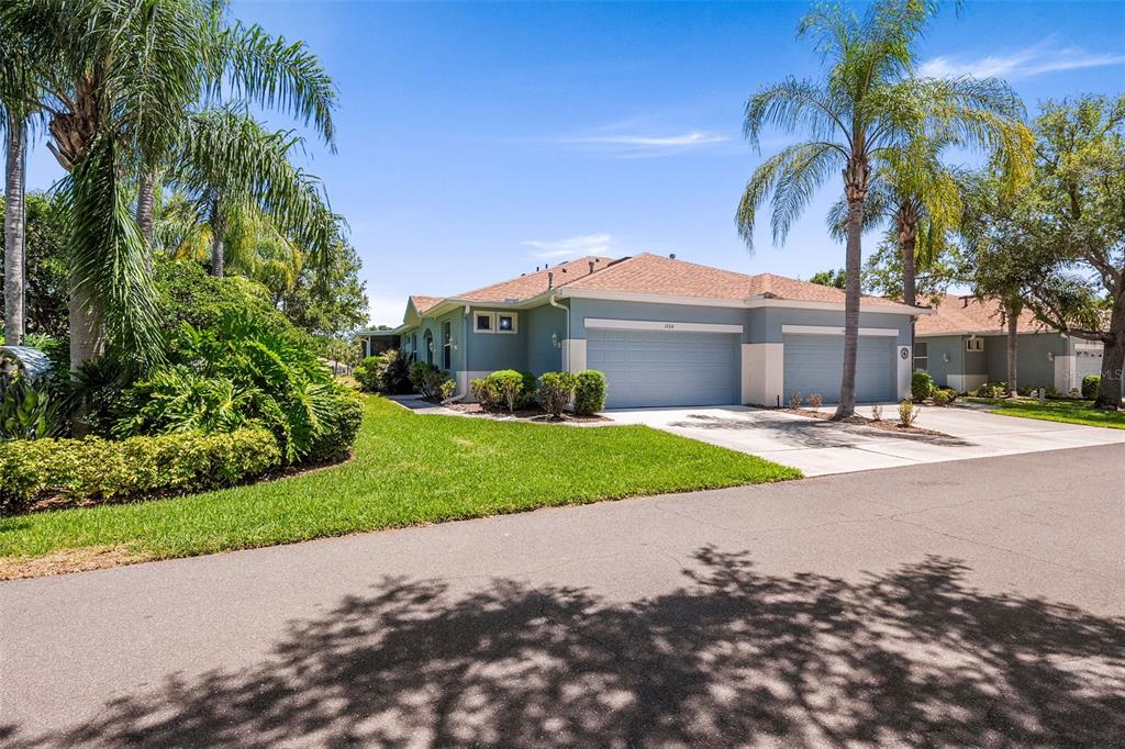 Property for sale at 1204 HUNTINGTON GREENS DRIVE UNIT 1204, SUN CITY CENTER, FL, 33573