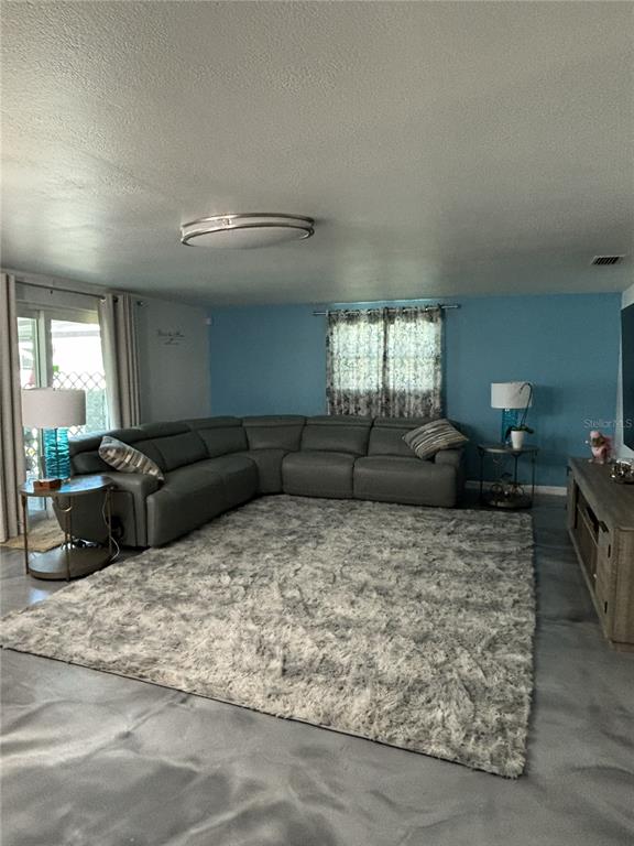 FAMILYROOM