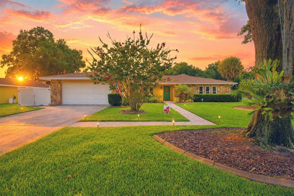 Property for sale at 902 CRESTVIEW DRIVE, AUBURNDALE, FL, 33823