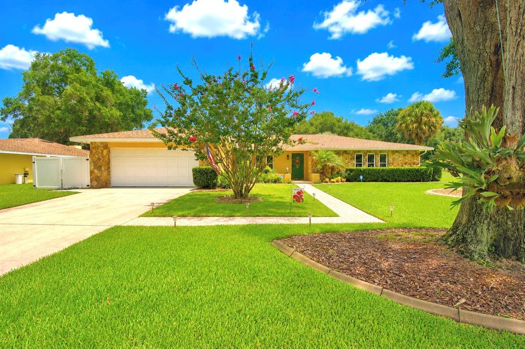 Property for sale at 902 CRESTVIEW DRIVE, AUBURNDALE, FL, 33823