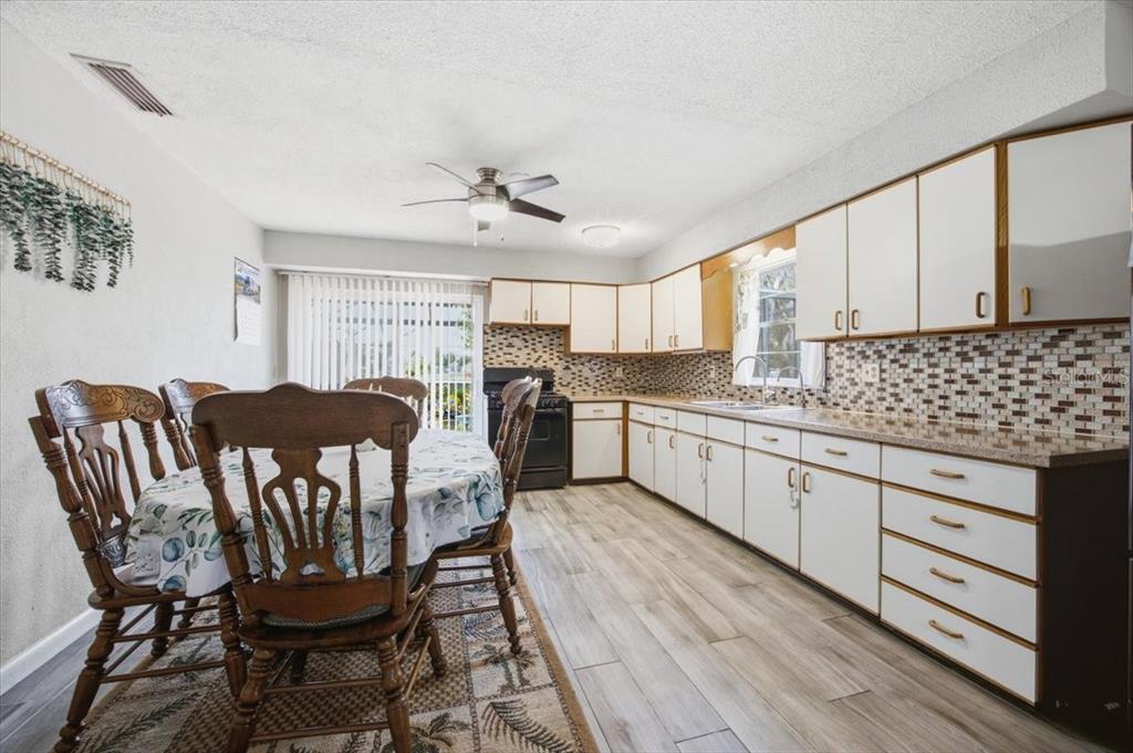 Kitchen/ Dining