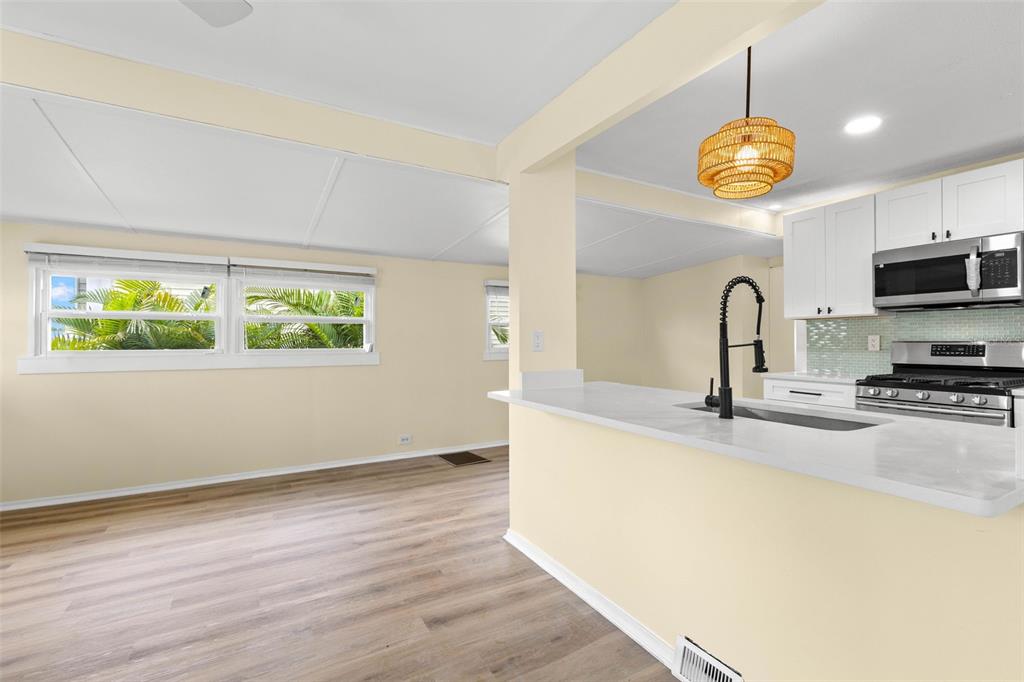 Property for sale at 6830 AMERICANA DRIVE NE UNIT 127, ST PETERSBURG, FL, 33702