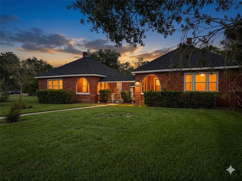 Property for sale at 425 E SESSOMS AVENUE, LAKE WALES, FL, 33853